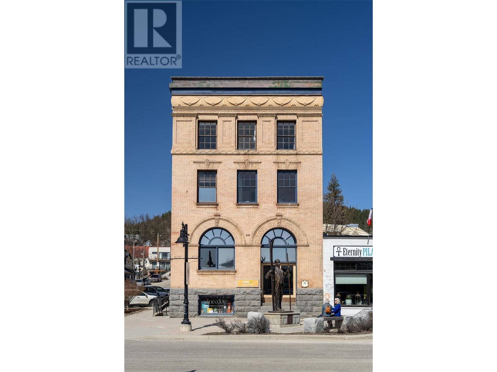 2004 Columbia Avenue, Rossland, British Columbia  V0G 1Y0 - Photo 3 - 10343854
