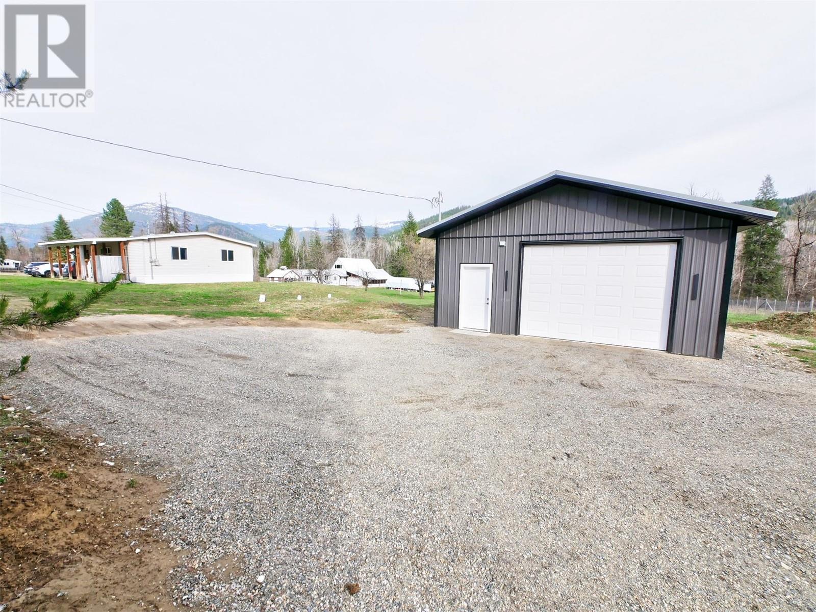 1410 Highway 3b, Montrose, British Columbia  V0G 1P0 - Photo 9 - 10343802