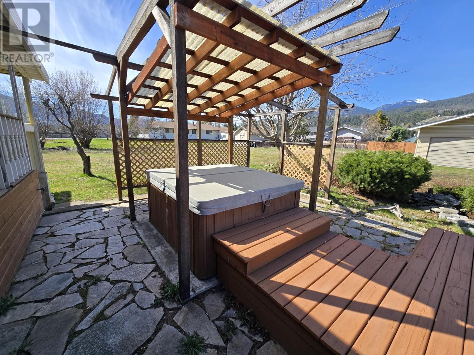 1013 Bridgeview Crescent, Ootischenia, British Columbia  V1N 4K9 - Photo 6 - 10335659