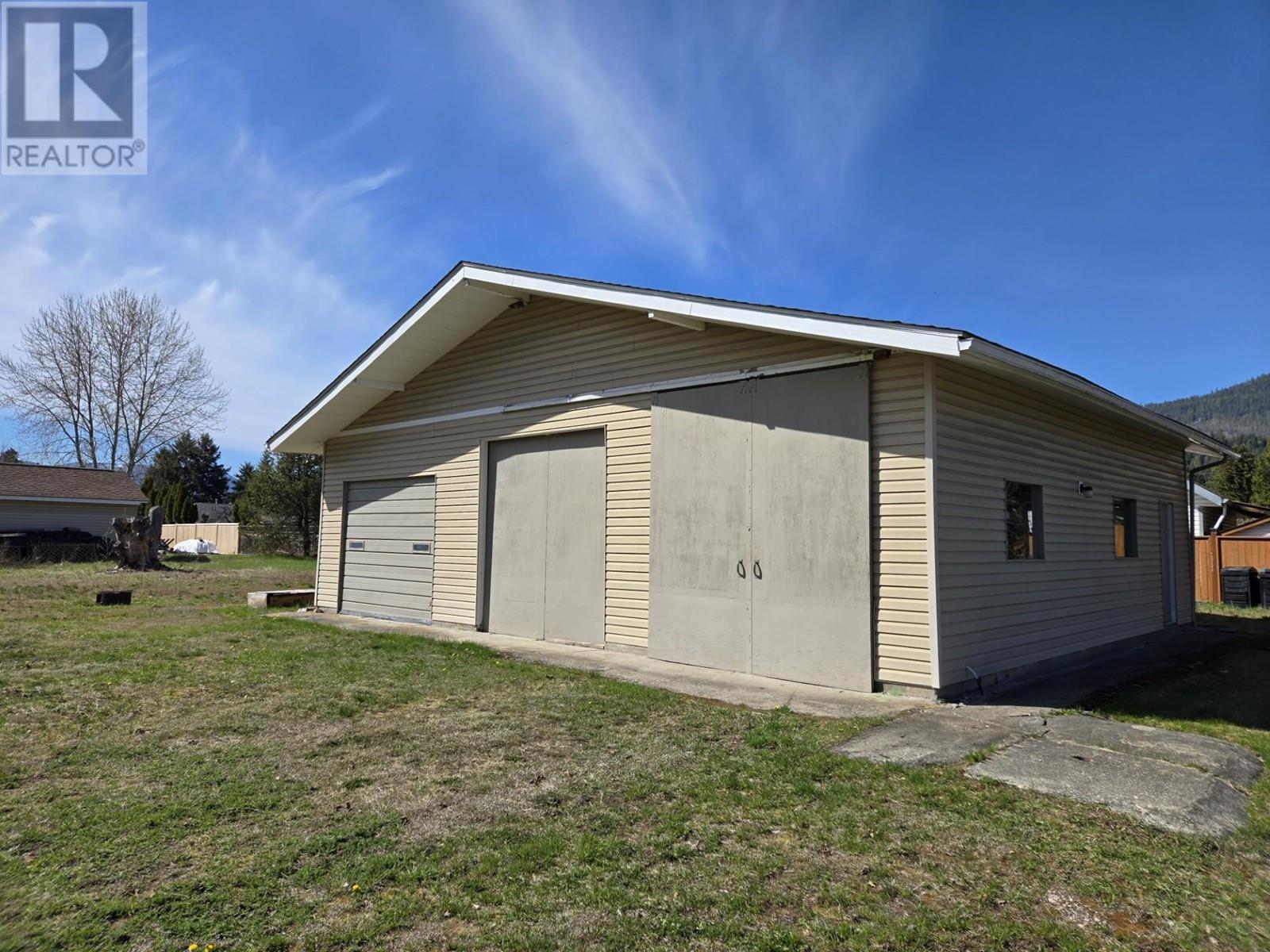 1013 Bridgeview Crescent, Ootischenia, British Columbia  V1N 4K9 - Photo 4 - 10335659