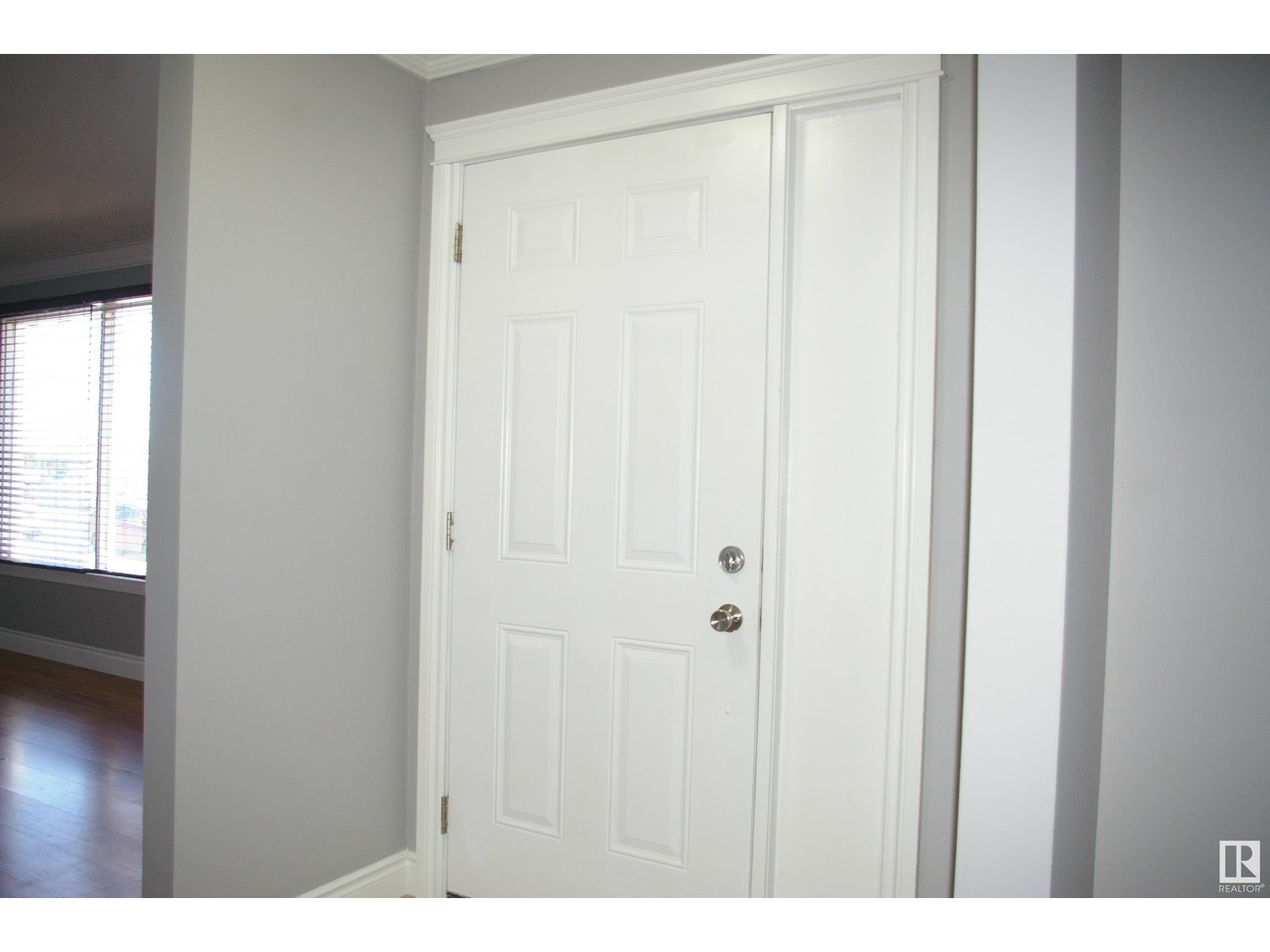 Property at 16304 111 ST NW image 2