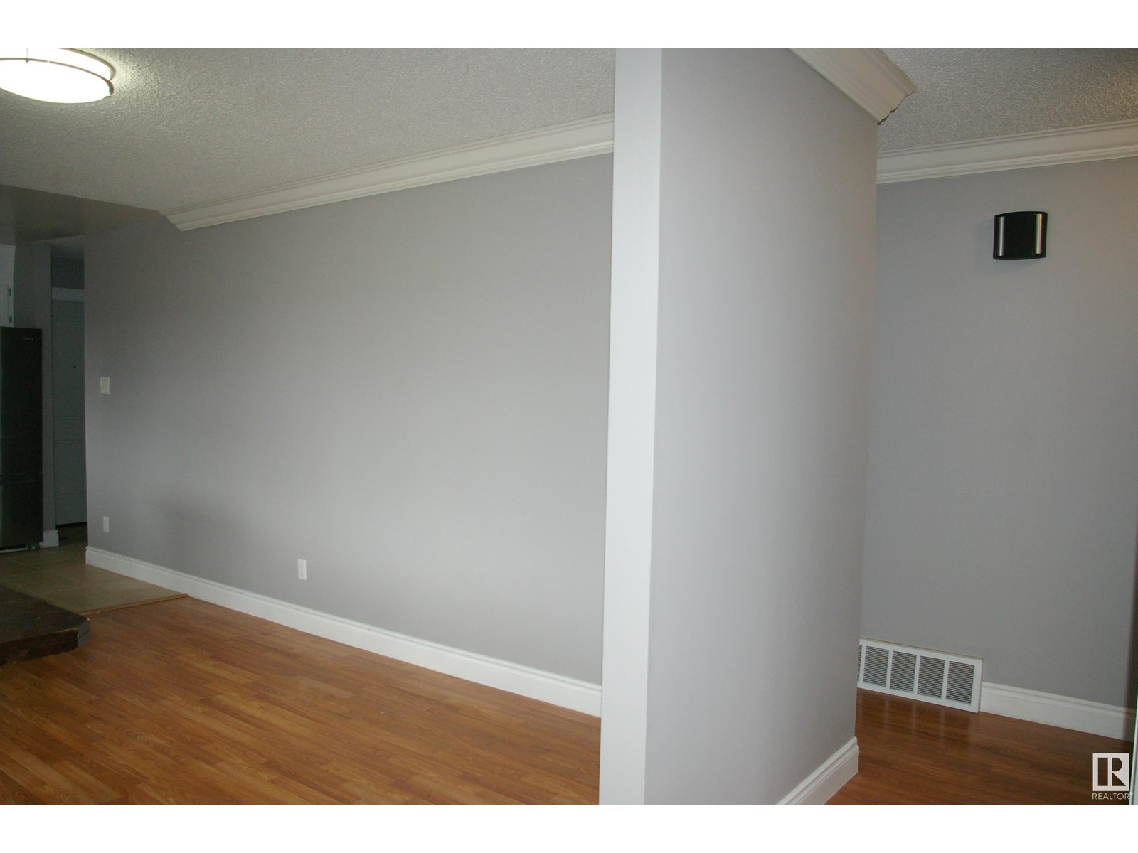 Property at 16304 111 ST NW image 4