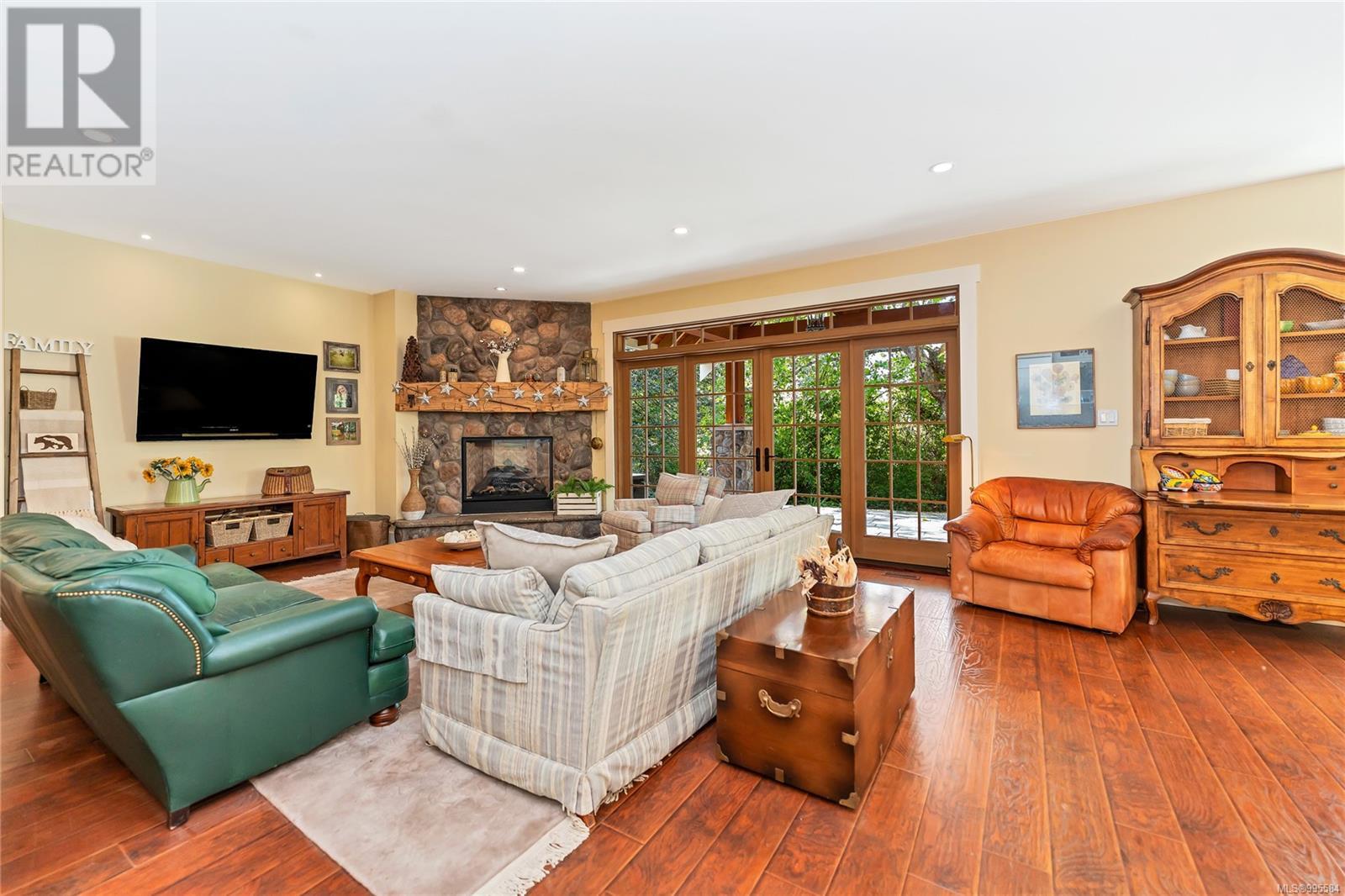 Property at 6140 Lakes Rd image 2