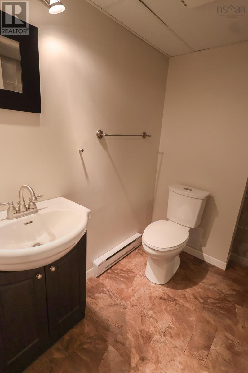 84 Park Street, Bridgewater, Nova Scotia  B4V 2B9 - Photo 35 - 202505311