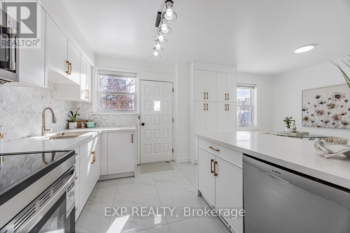 15 Rambler Place, Toronto, Ontario  M3L 1N6 - Photo 11 - W12086695