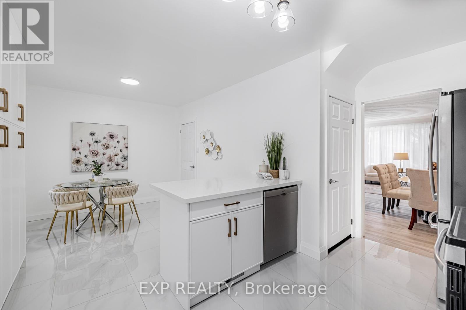 15 Rambler Place, Toronto, Ontario  M3L 1N6 - Photo 12 - W12086695