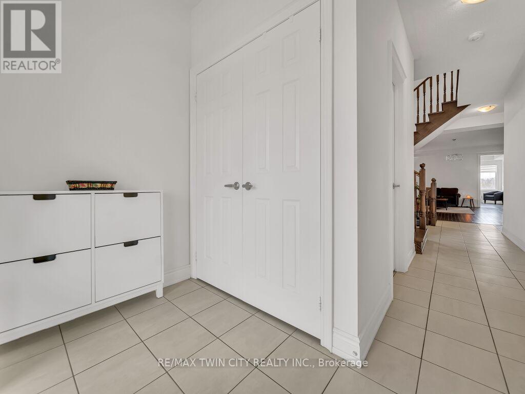 Property at 140 BLOOMFIELD CRESCENT image 3