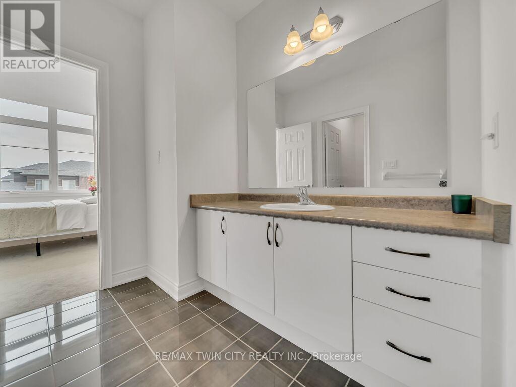 140 Bloomfield Crescent, Cambridge, Ontario  N1R 5S2 - Photo 31 - X12086711