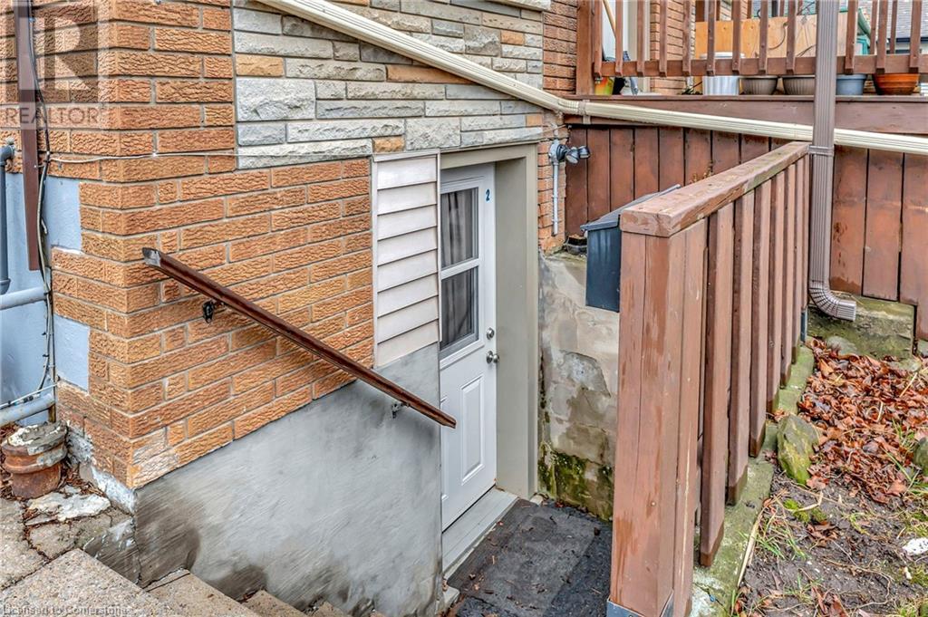 82 Albert Street, St. Catharines, Ontario  L2R 2H1 - Photo 4 - 40717411
