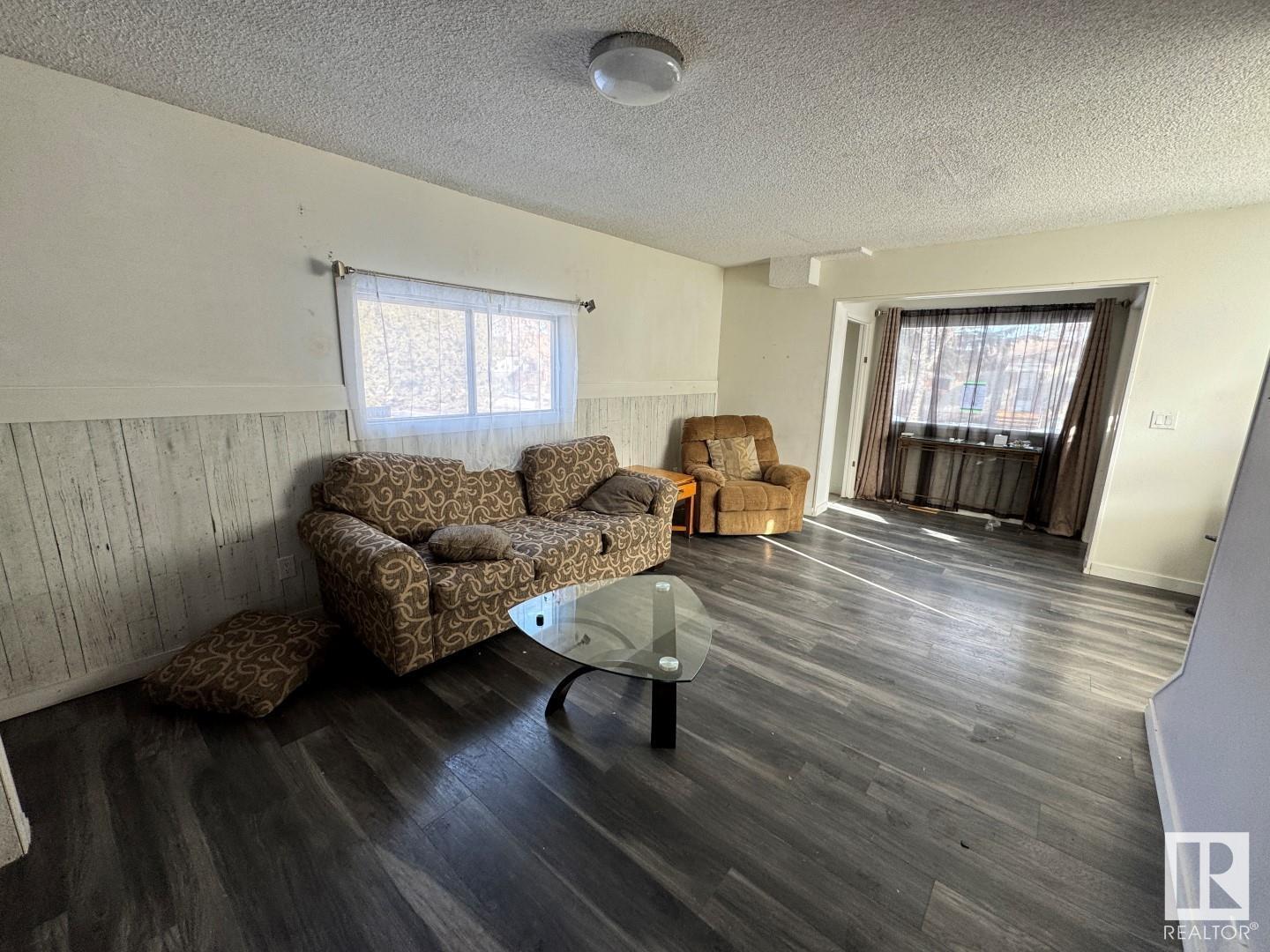 Property at 11928 68 ST NW image 3