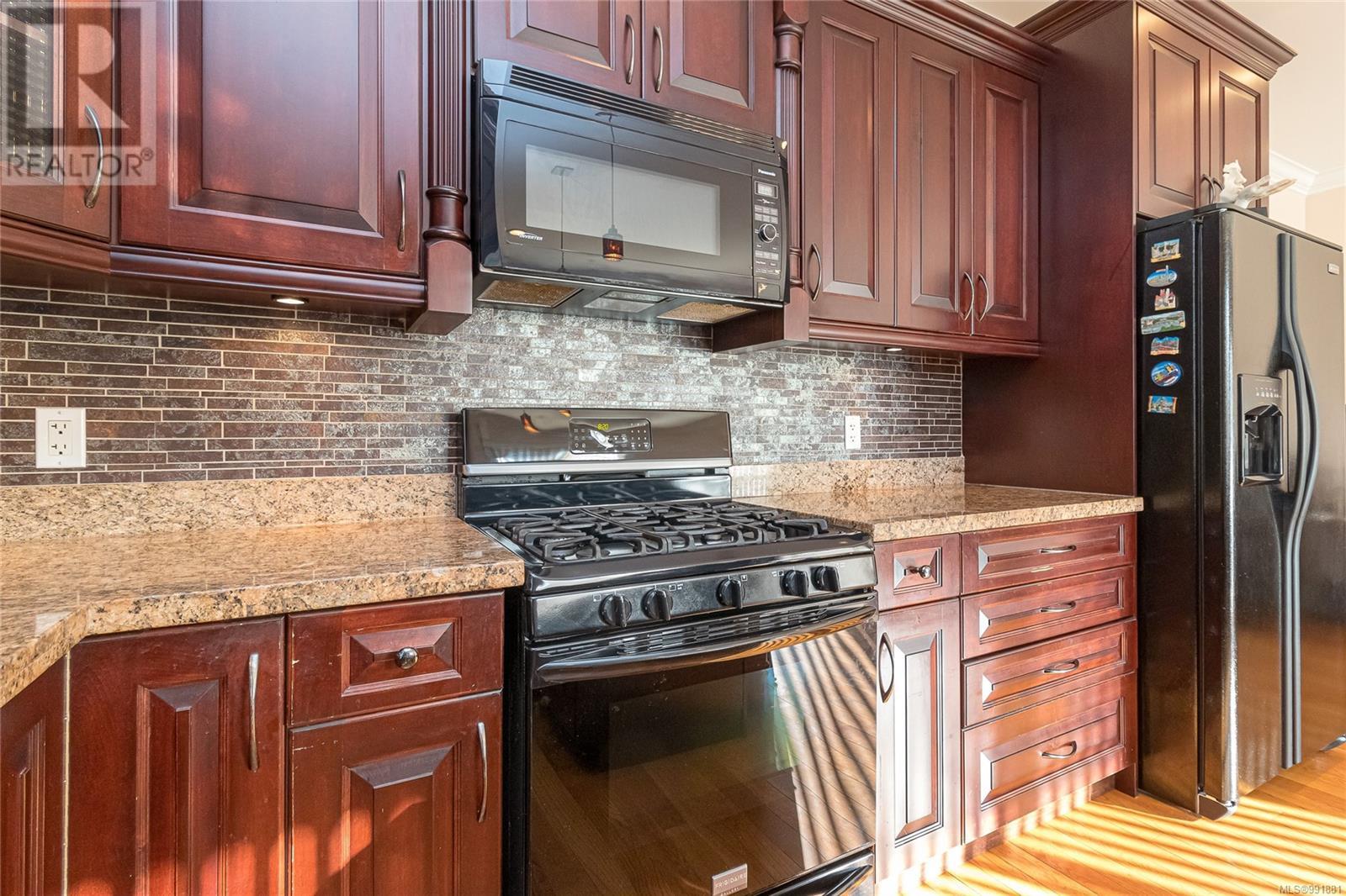 Property at 3161 Wascana St image 4