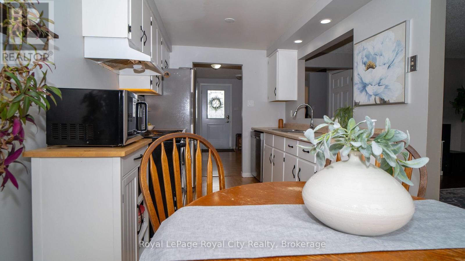 300 Strathallan Street, Centre Wellington, Ontario  N1M 3L5 - Photo 12 - X12086731