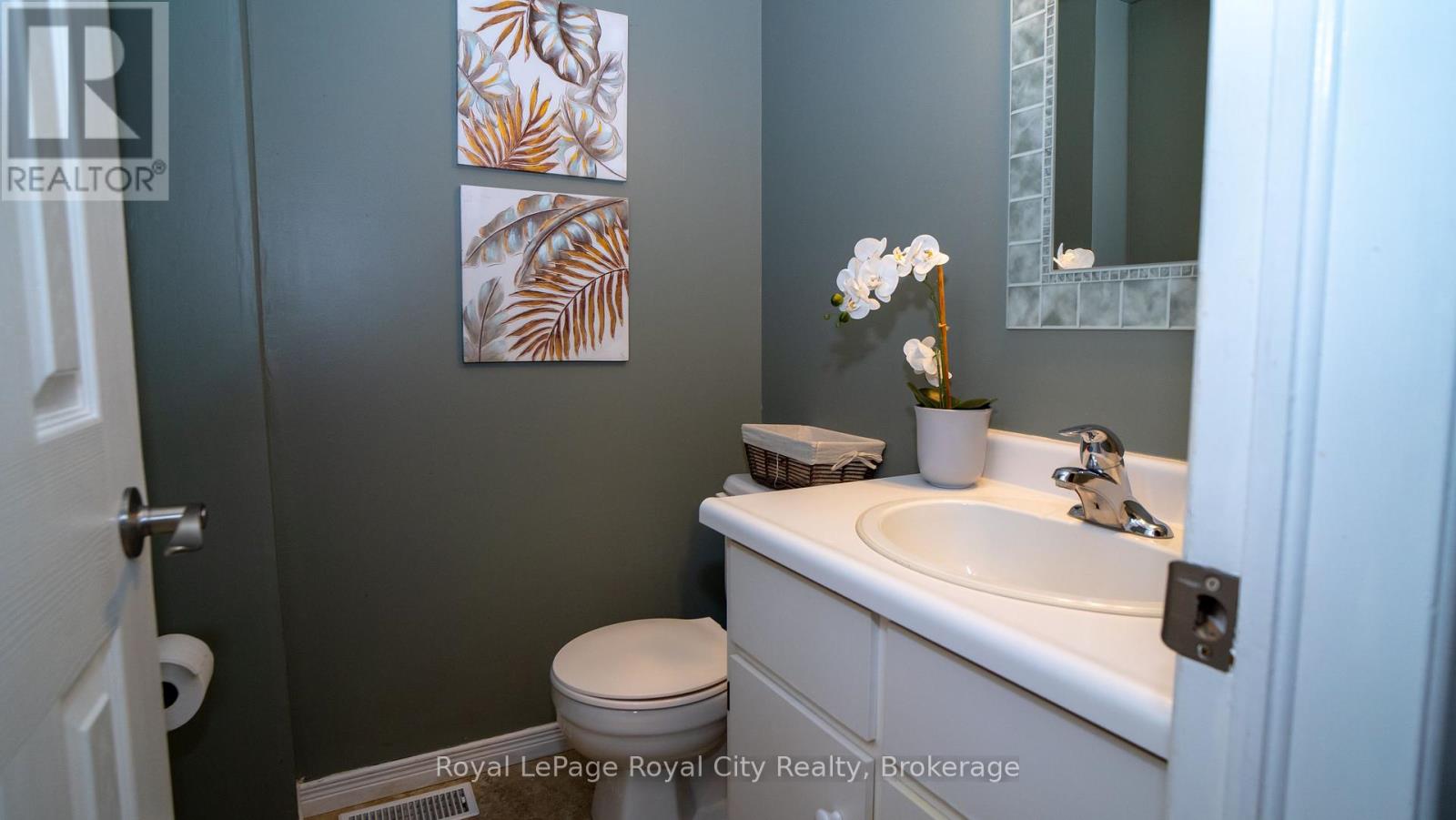 300 Strathallan Street, Centre Wellington, Ontario  N1M 3L5 - Photo 13 - X12086731