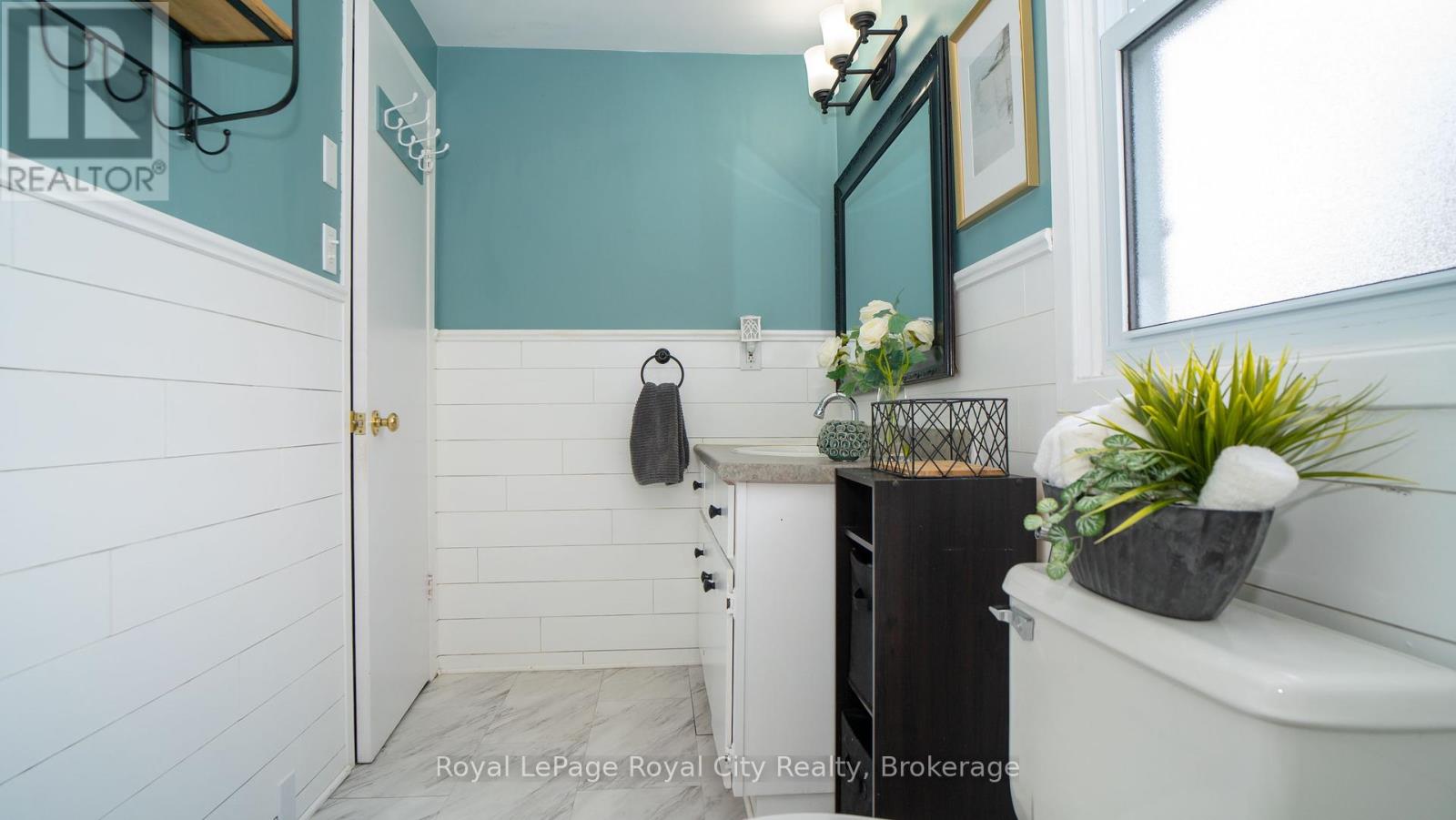 300 Strathallan Street, Centre Wellington, Ontario  N1M 3L5 - Photo 20 - X12086731