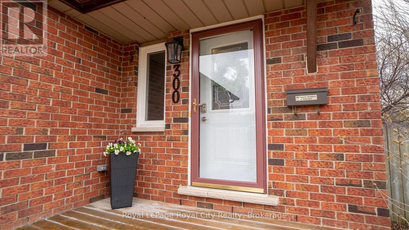 Property at 300 STRATHALLAN STREET image 5