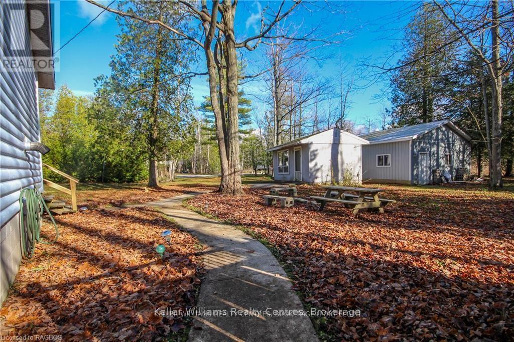 4 Lakefield Avenue, South Bruce Peninsula, Ontario  N0H 2T0 - Photo 10 - X12086753
