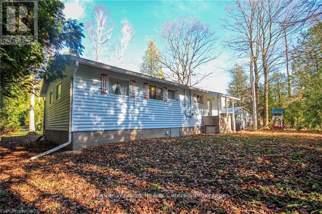 4 Lakefield Avenue, South Bruce Peninsula, Ontario  N0H 2T0 - Photo 11 - X12086753