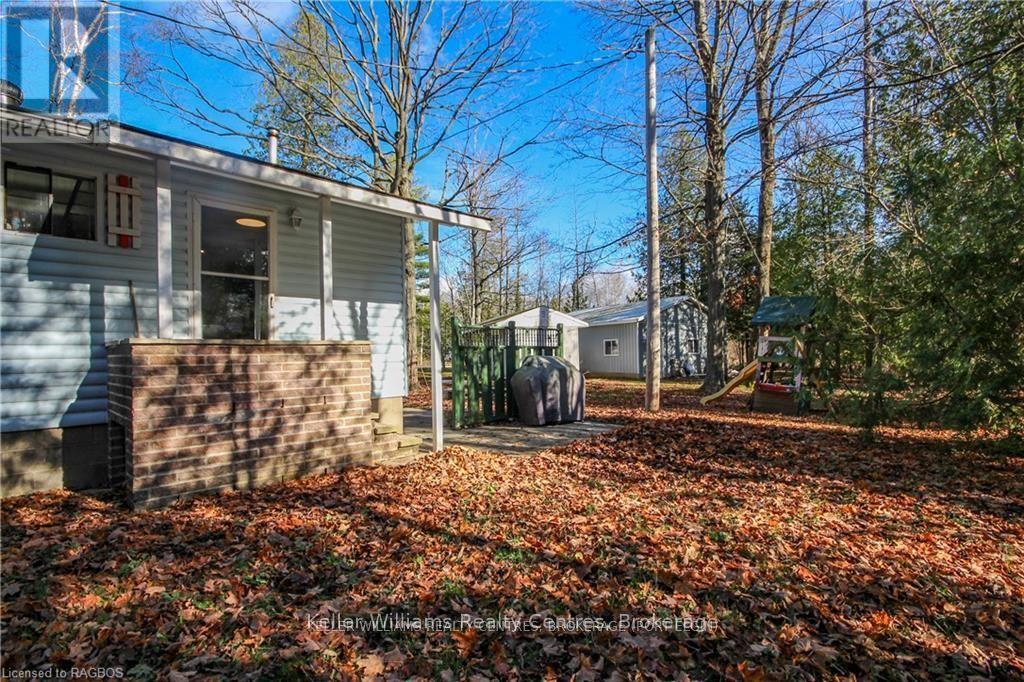 4 Lakefield Avenue, South Bruce Peninsula, Ontario  N0H 2T0 - Photo 12 - X12086753