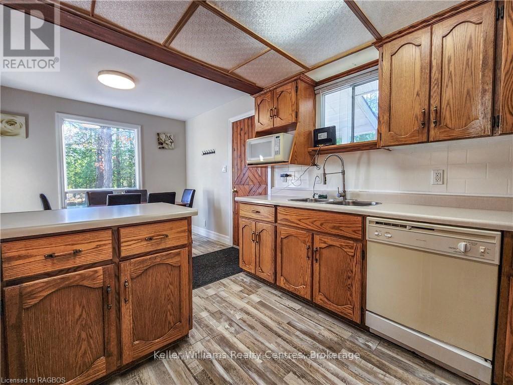 4 Lakefield Avenue, South Bruce Peninsula, Ontario  N0H 2T0 - Photo 17 - X12086753