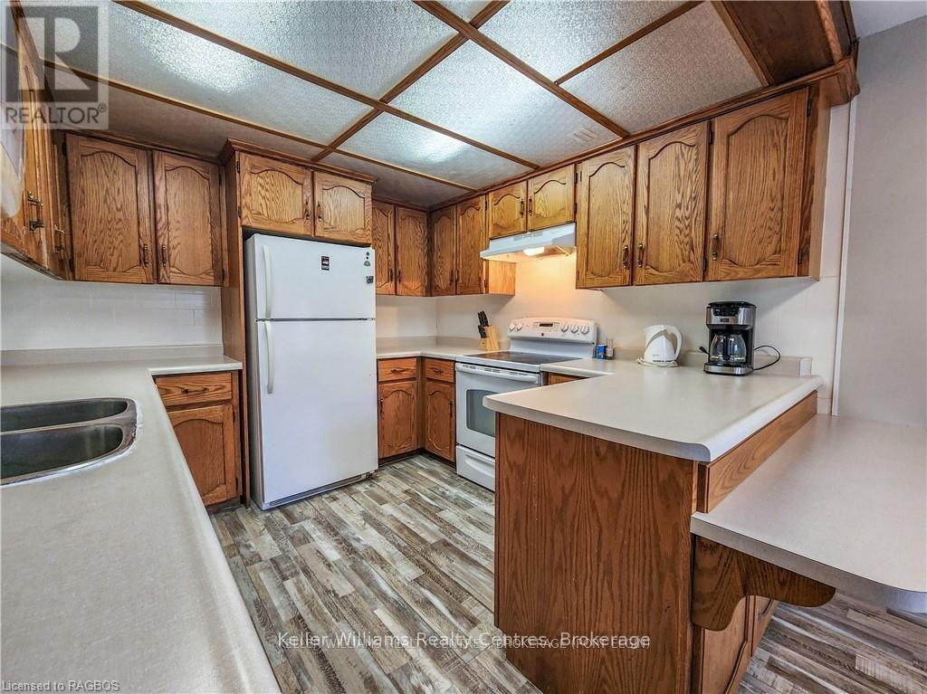 4 Lakefield Avenue, South Bruce Peninsula, Ontario  N0H 2T0 - Photo 19 - X12086753