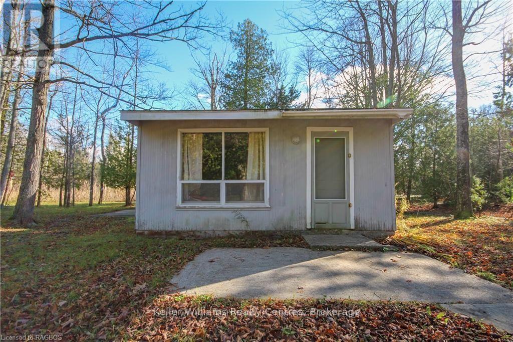 4 Lakefield Avenue, South Bruce Peninsula, Ontario  N0H 2T0 - Photo 24 - X12086753