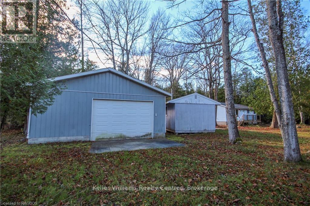 4 Lakefield Avenue, South Bruce Peninsula, Ontario  N0H 2T0 - Photo 30 - X12086753