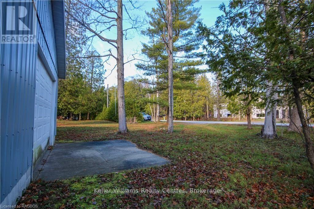 4 Lakefield Avenue, South Bruce Peninsula, Ontario  N0H 2T0 - Photo 31 - X12086753