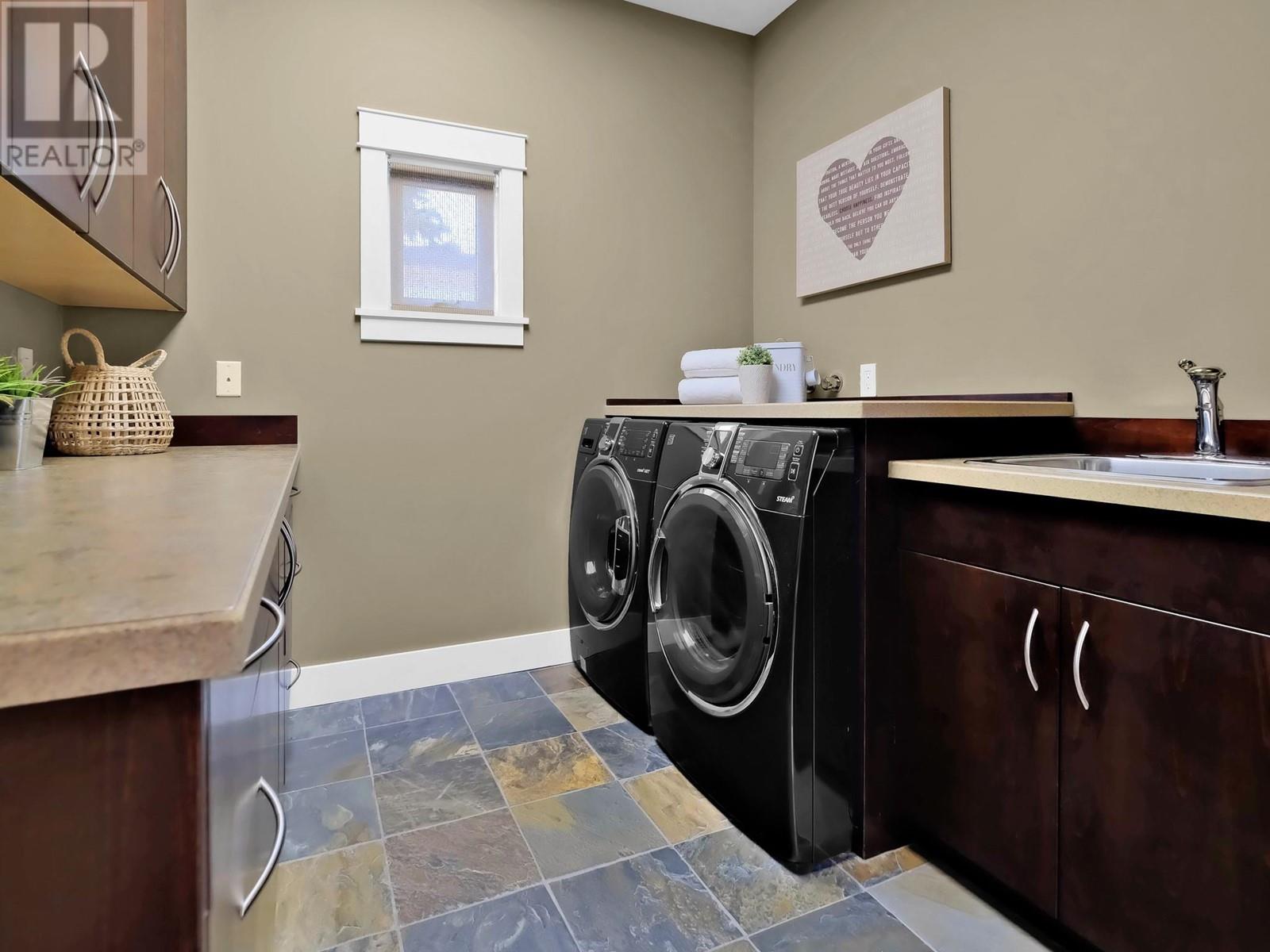 Property at 162 VANCOUVER Place image 4
