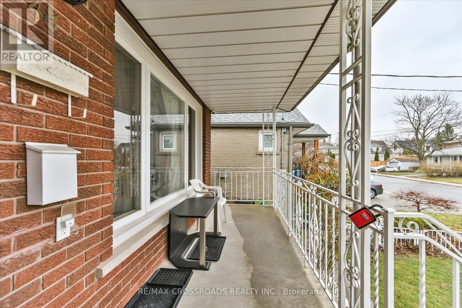 48 Phillip Avenue, Toronto (Birchcliffe-Cliffside), Ontario  M1N 3P9 - Photo 4 - E12086726