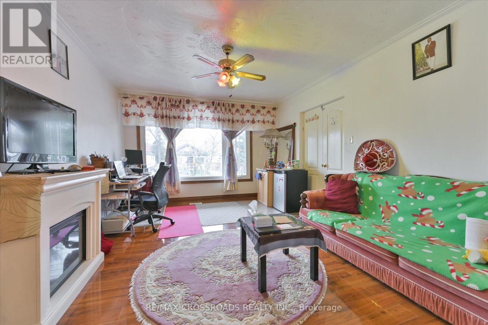 48 Phillip Avenue, Toronto (Birchcliffe-Cliffside), Ontario  M1N 3P9 - Photo 6 - E12086726
