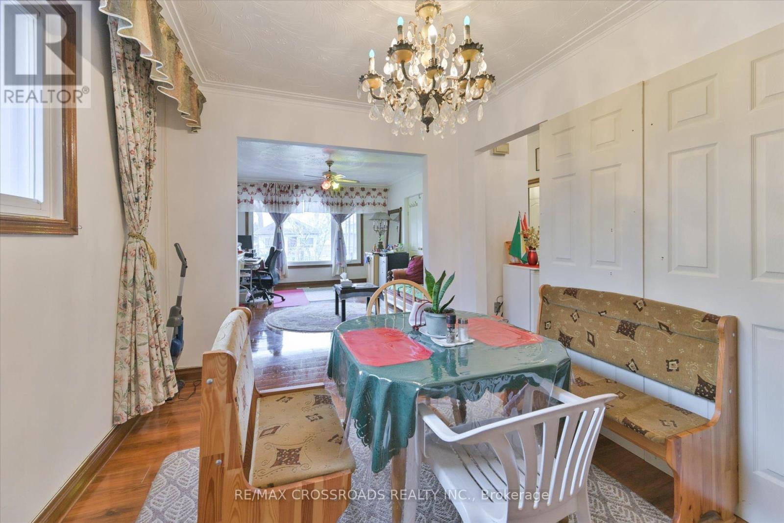 48 Phillip Avenue, Toronto (Birchcliffe-Cliffside), Ontario  M1N 3P9 - Photo 7 - E12086726