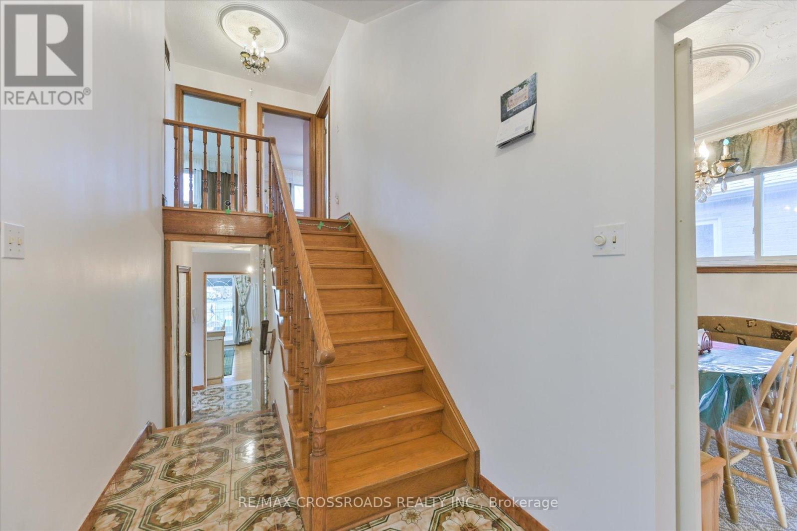 48 Phillip Avenue, Toronto (Birchcliffe-Cliffside), Ontario  M1N 3P9 - Photo 9 - E12086726