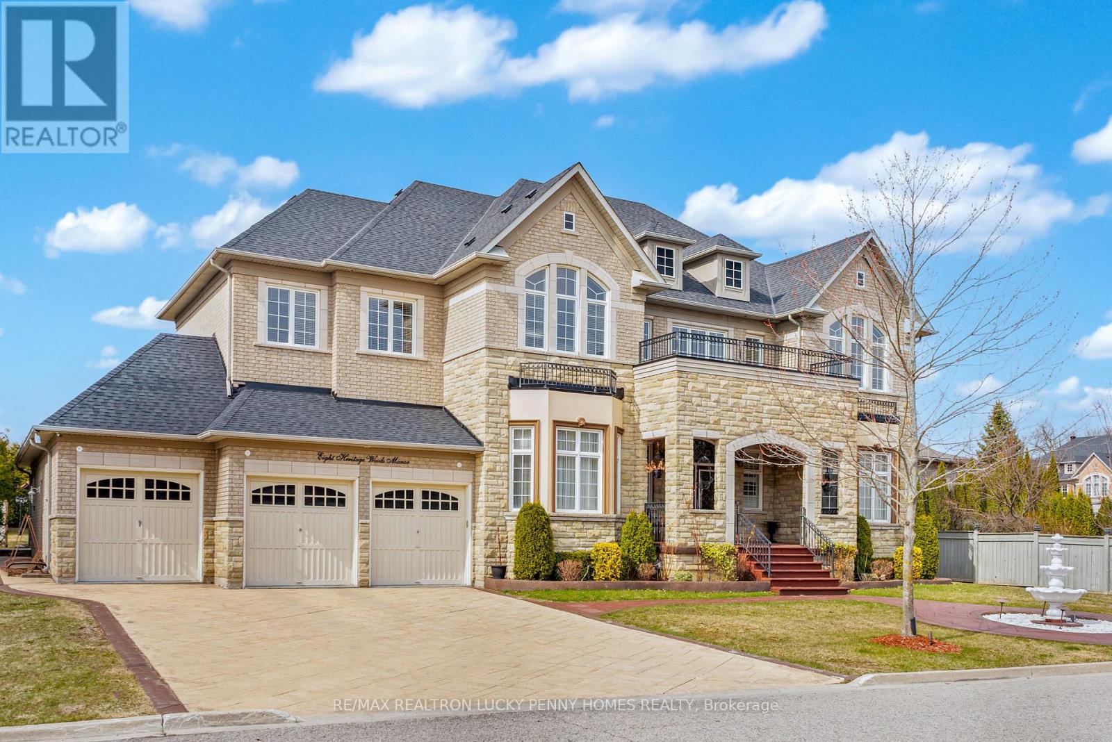 Property at 8 HERITAGE WOODS MANOR image 1