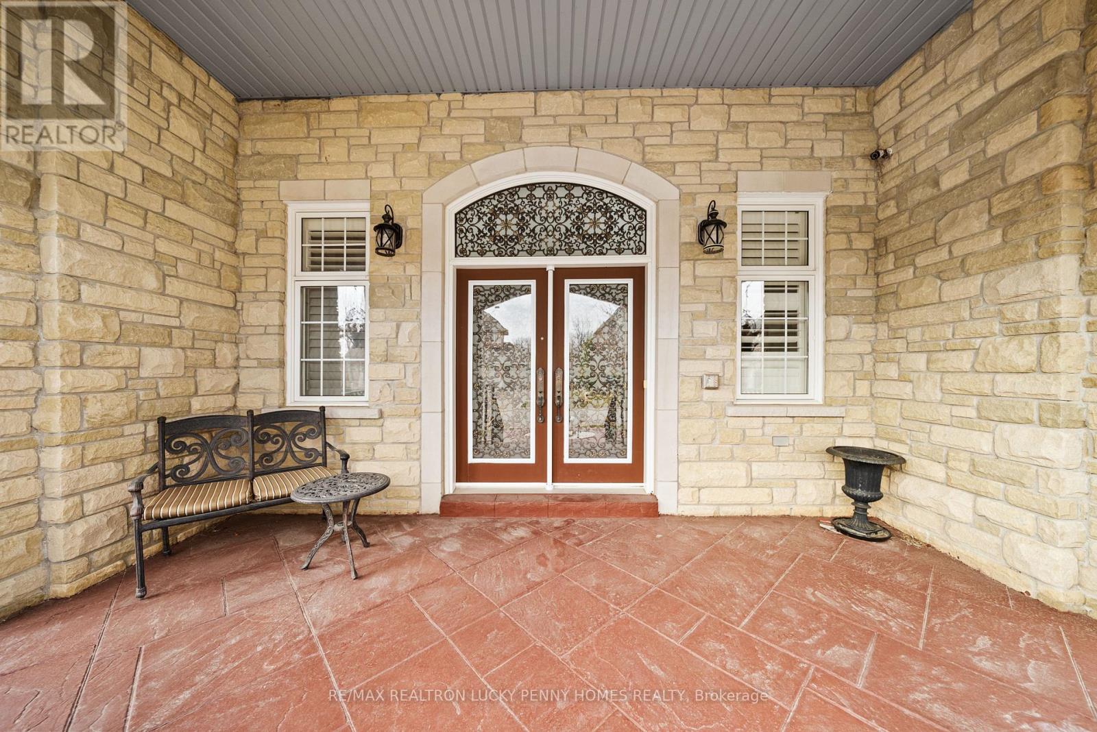 Property at 8 HERITAGE WOODS MANOR image 3