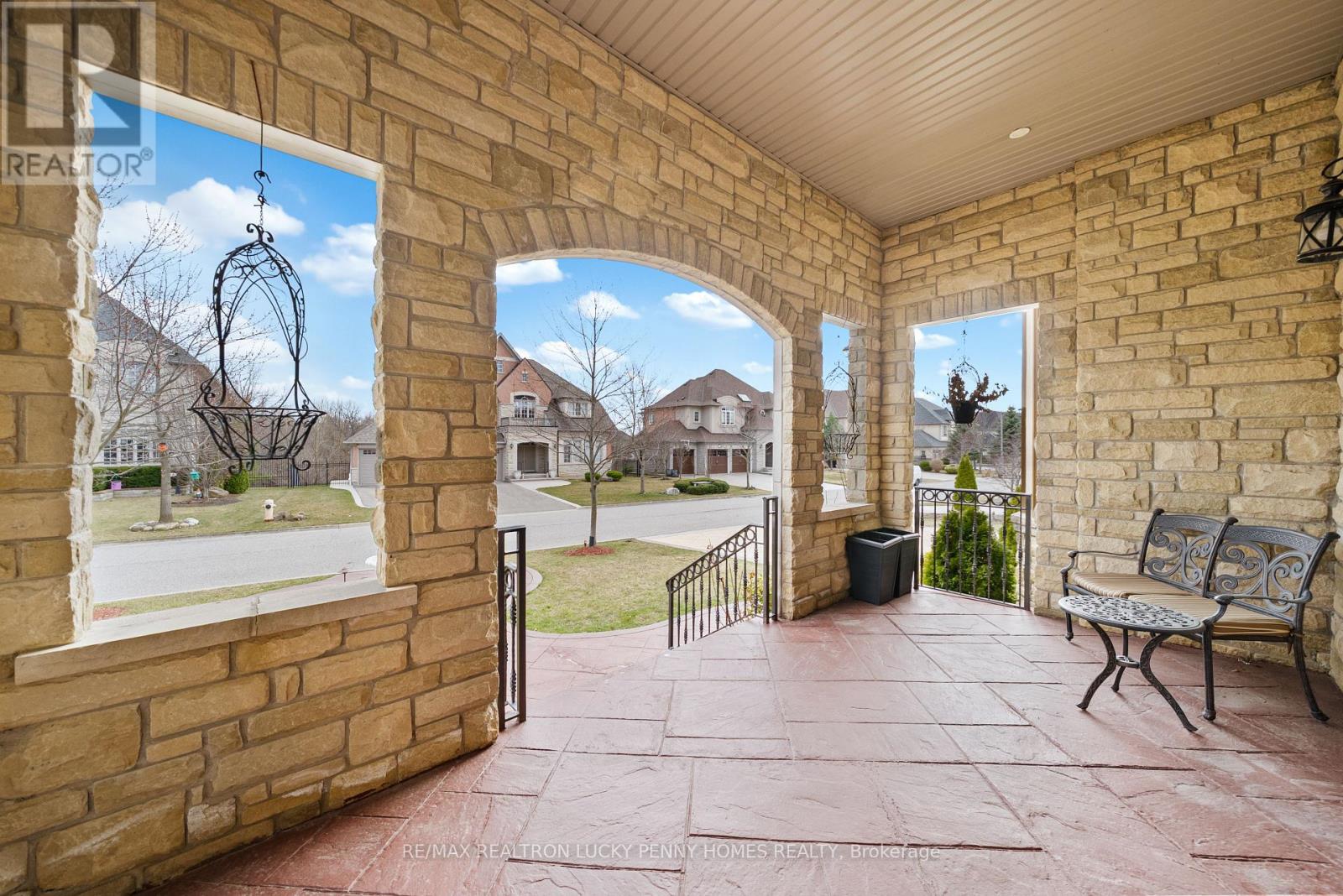 Property at 8 HERITAGE WOODS MANOR image 4