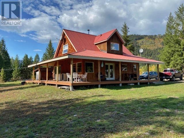 2916 BARRIERE LAKES Road, Barriere, British Columbia