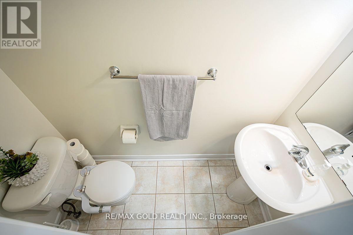 17 Yellow Pine Road, Brampton, Ontario  L6P 2E4 - Photo 16 - W12086798