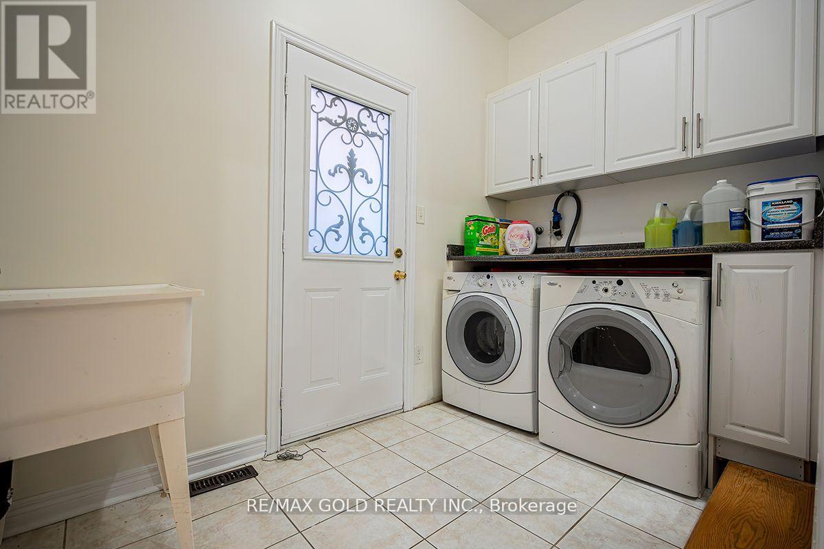 17 Yellow Pine Road, Brampton, Ontario  L6P 2E4 - Photo 17 - W12086798