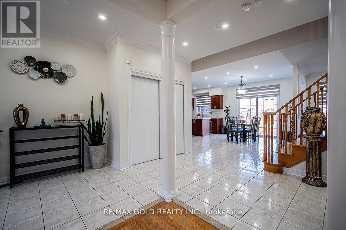 17 Yellow Pine Road, Brampton, Ontario  L6P 2E4 - Photo 8 - W12086798