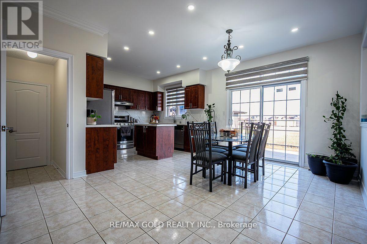 17 Yellow Pine Road, Brampton, Ontario  L6P 2E4 - Photo 9 - W12086798