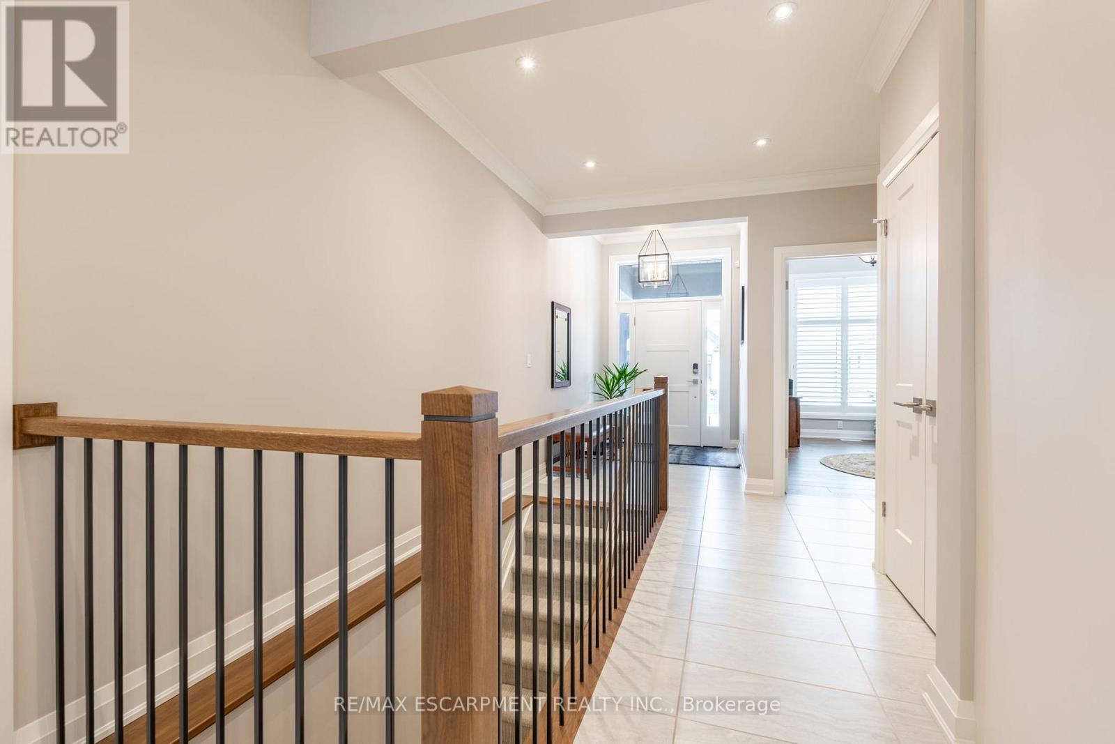 Property at 12 CARRICK TRAIL image 3
