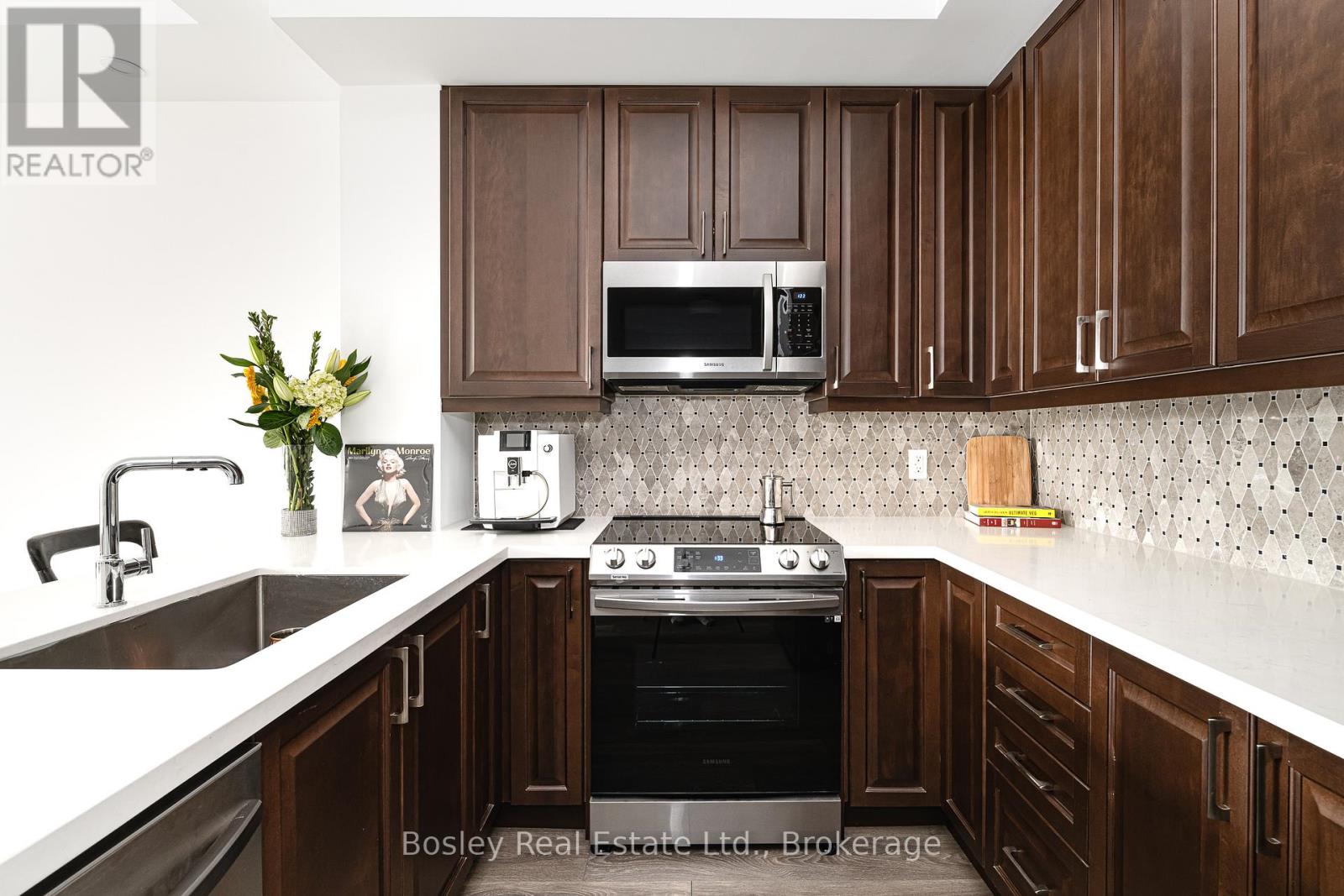 Property at 310 - 1 HUME STREET S image 3