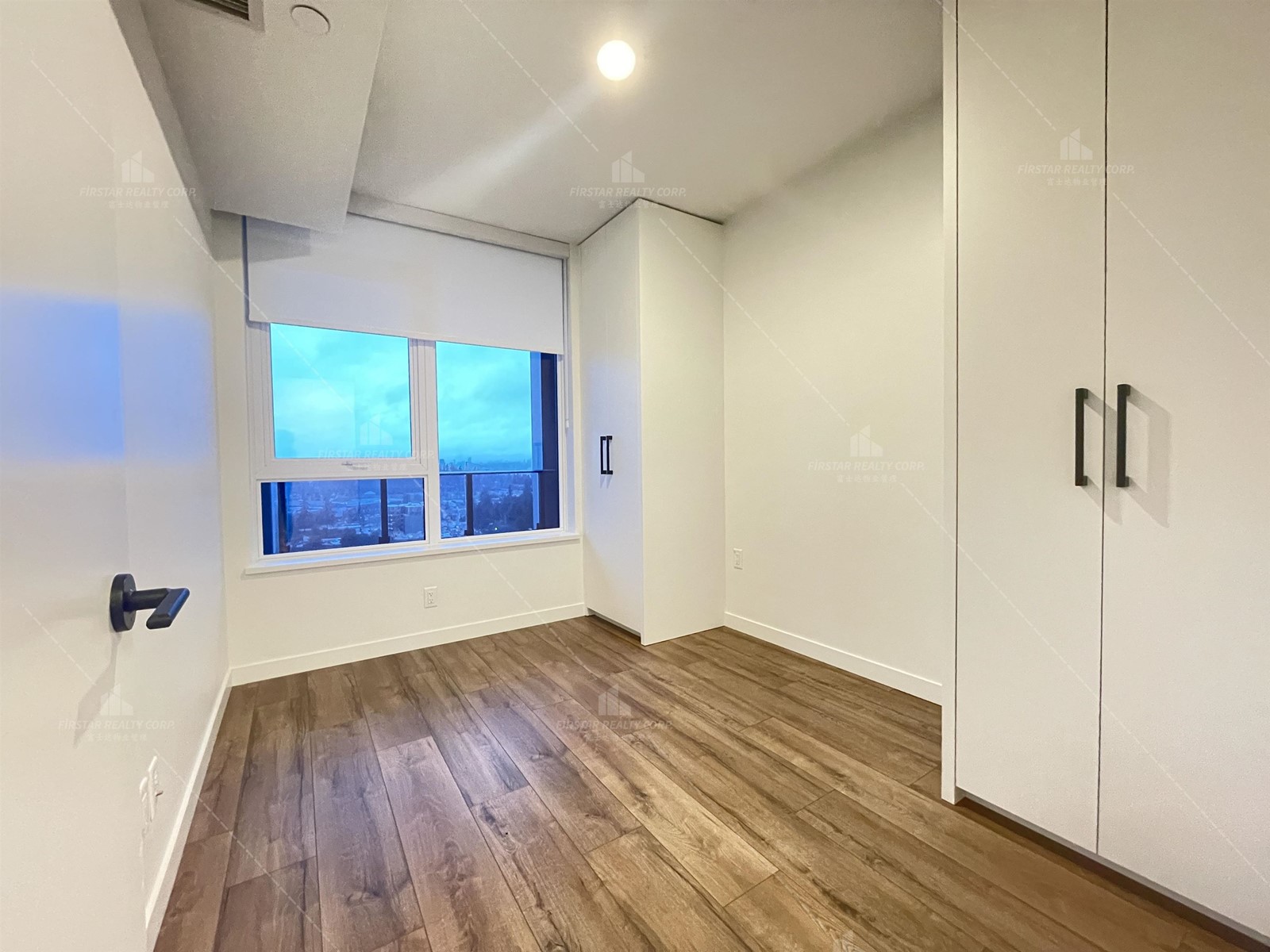 19xx 10448 University Drive, Surrey, British Columbia  V3T 0S7 - Photo 1 - R2991175