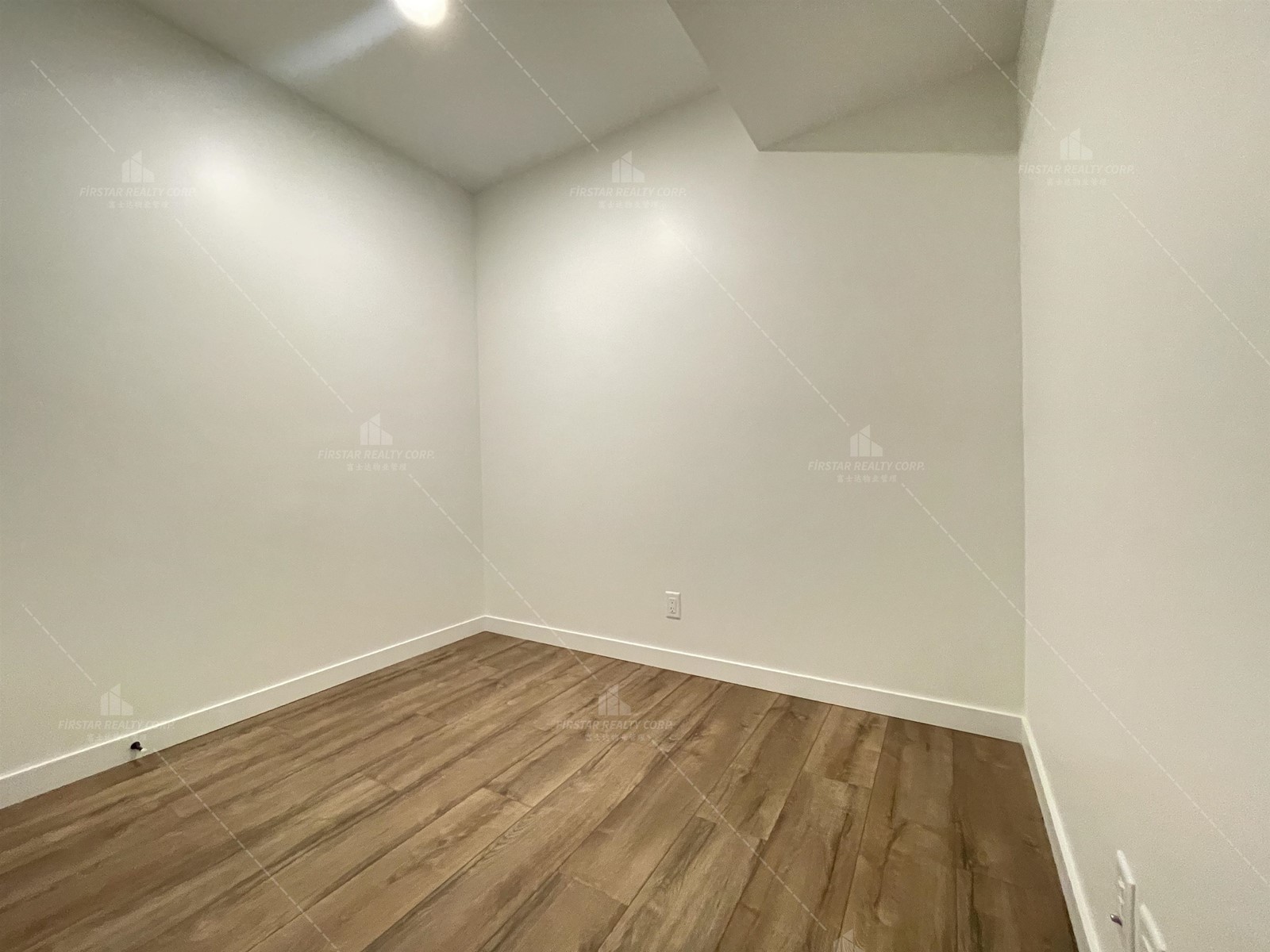 19xx 10448 University Drive, Surrey, British Columbia  V3T 0S7 - Photo 10 - R2991175