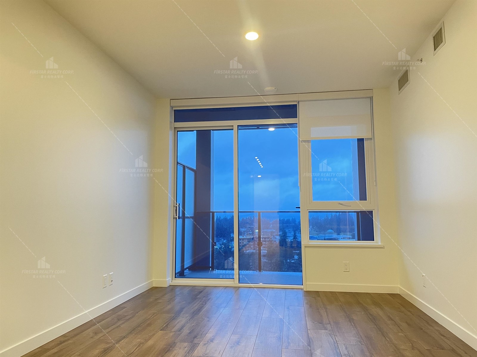 19xx 10448 University Drive, Surrey, British Columbia  V3T 0S7 - Photo 2 - R2991175