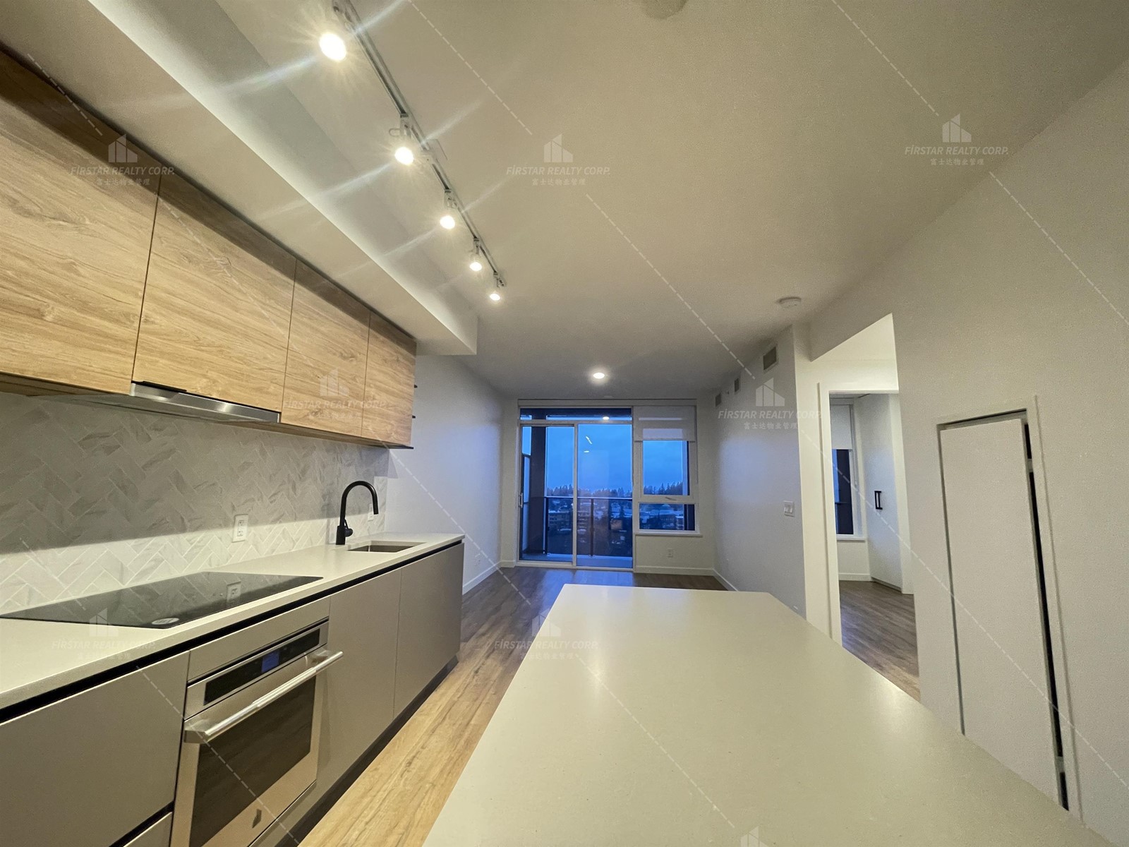 19xx 10448 University Drive, Surrey, British Columbia  V3T 0S7 - Photo 4 - R2991175