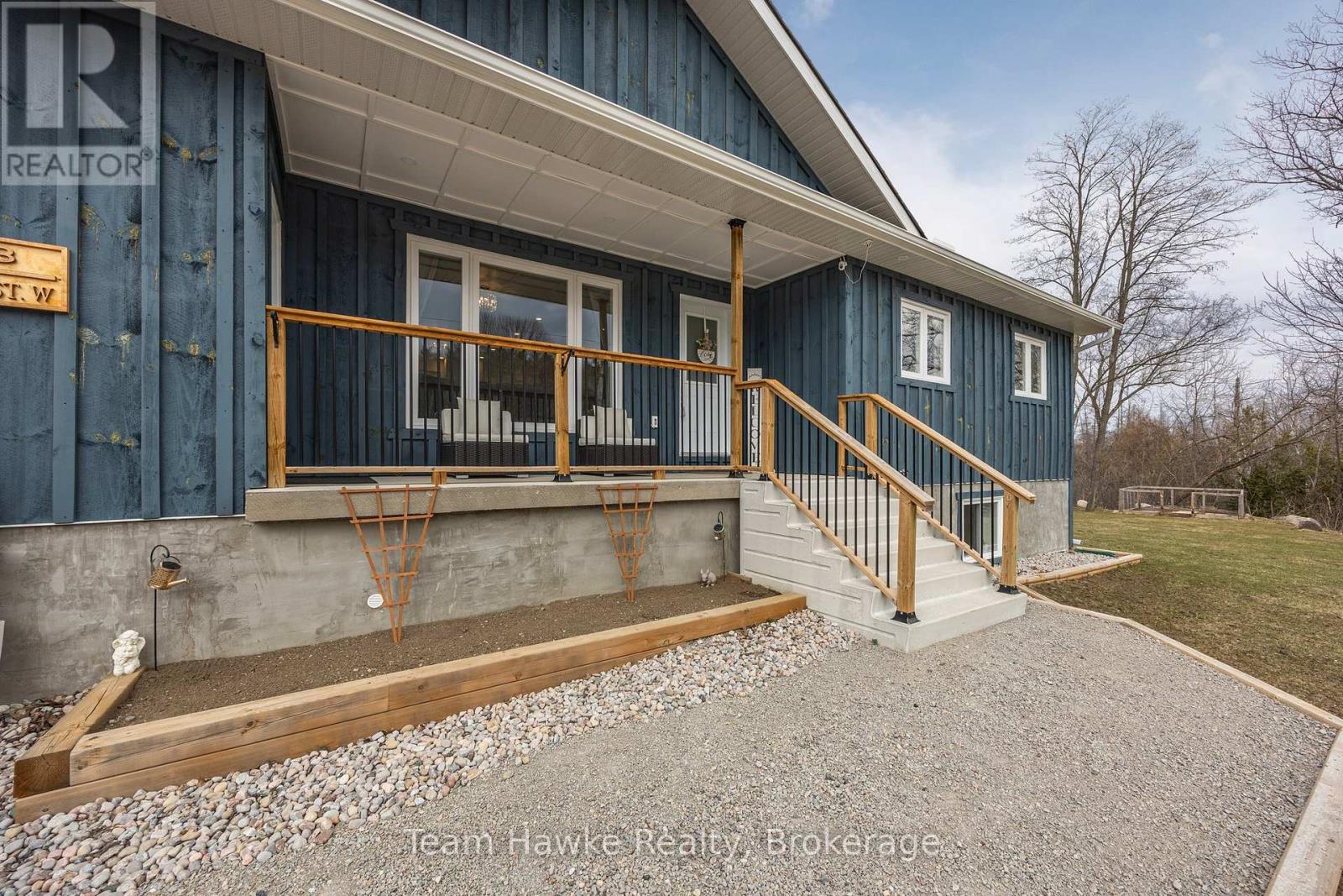 Property at 203 ROBERT STREET W image 4