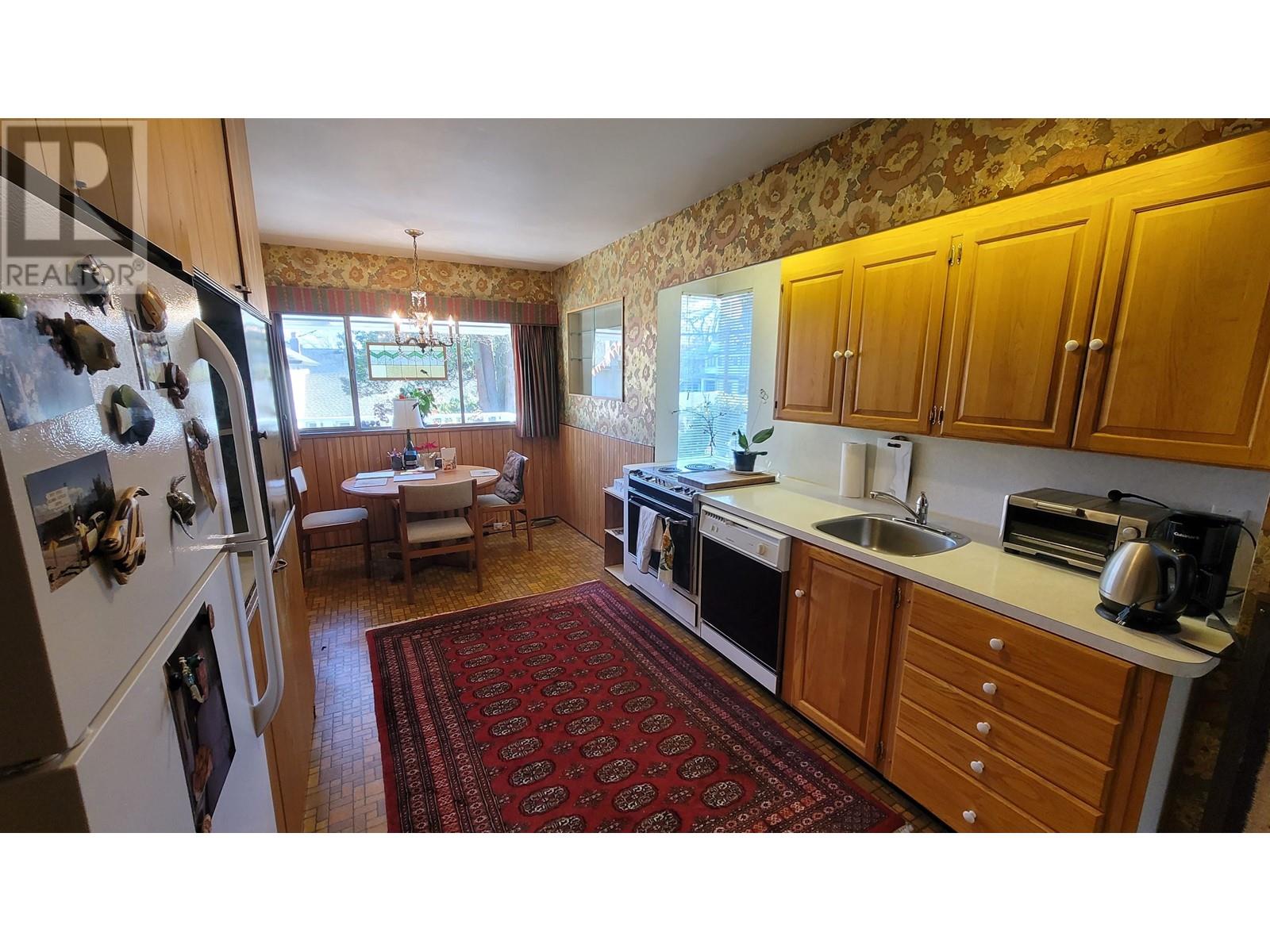 Listing Picture 6 of 35 : 4320 COLLINGWOOD STREET, Vancouver / 溫哥華 - 魯藝地產 Yvonne Lu Group - MLS Medallion Club Member