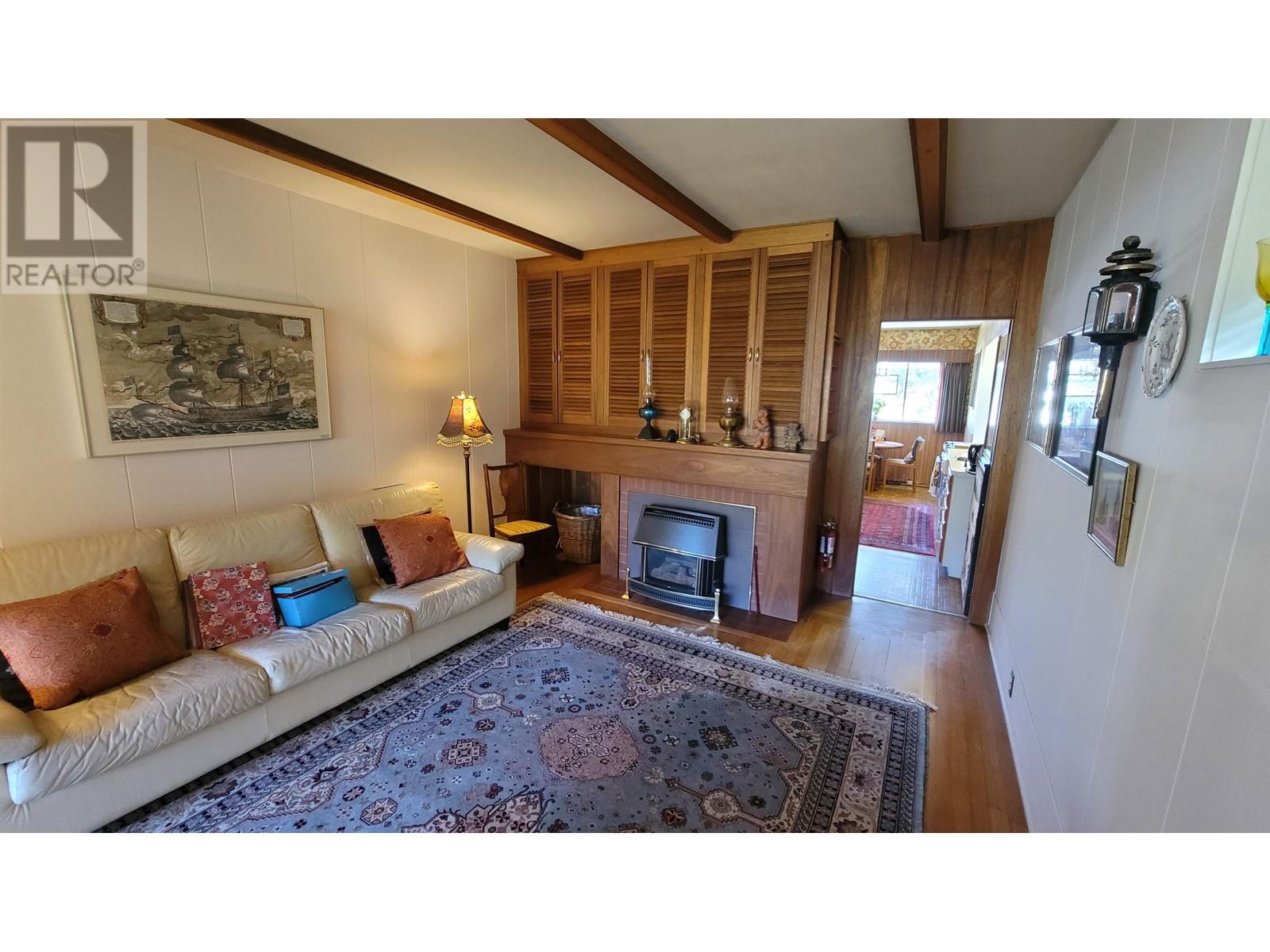 Listing Picture 5 of 35 : 4320 COLLINGWOOD STREET, Vancouver / 溫哥華 - 魯藝地產 Yvonne Lu Group - MLS Medallion Club Member