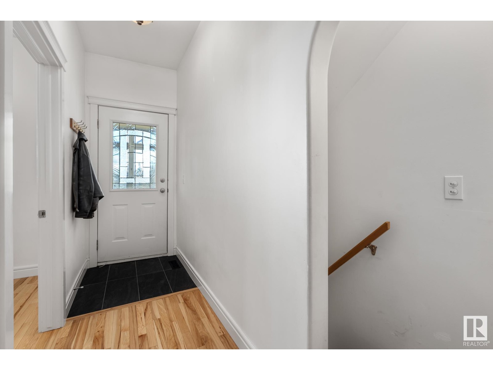 Property at 10034 94 ST NW image 3